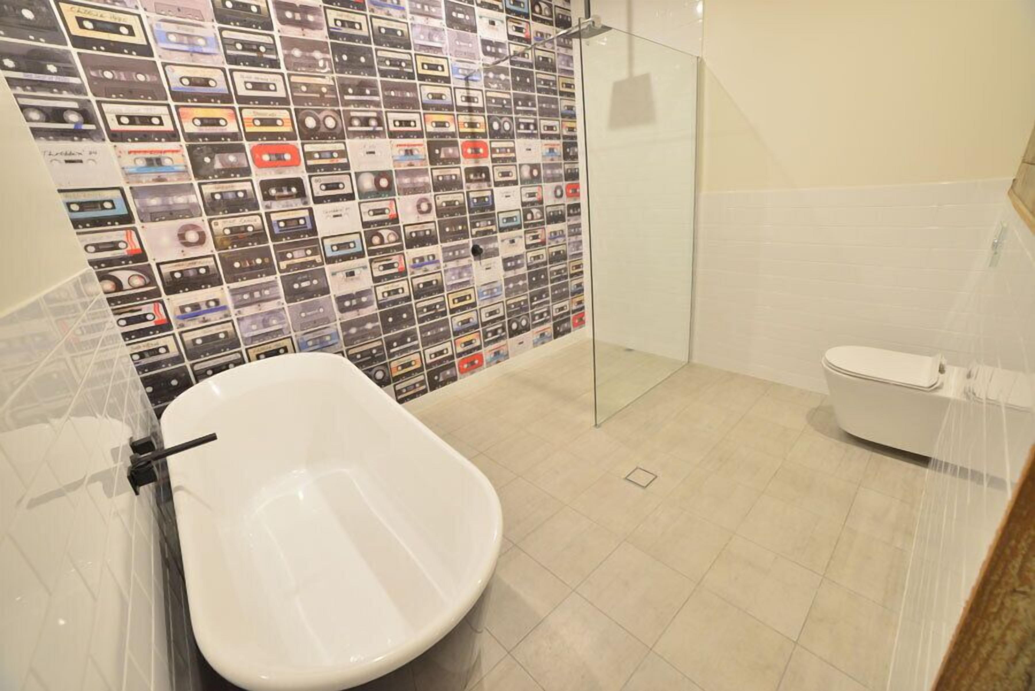 mix tape king room | bathroom | free toiletries, hair dryer, towels