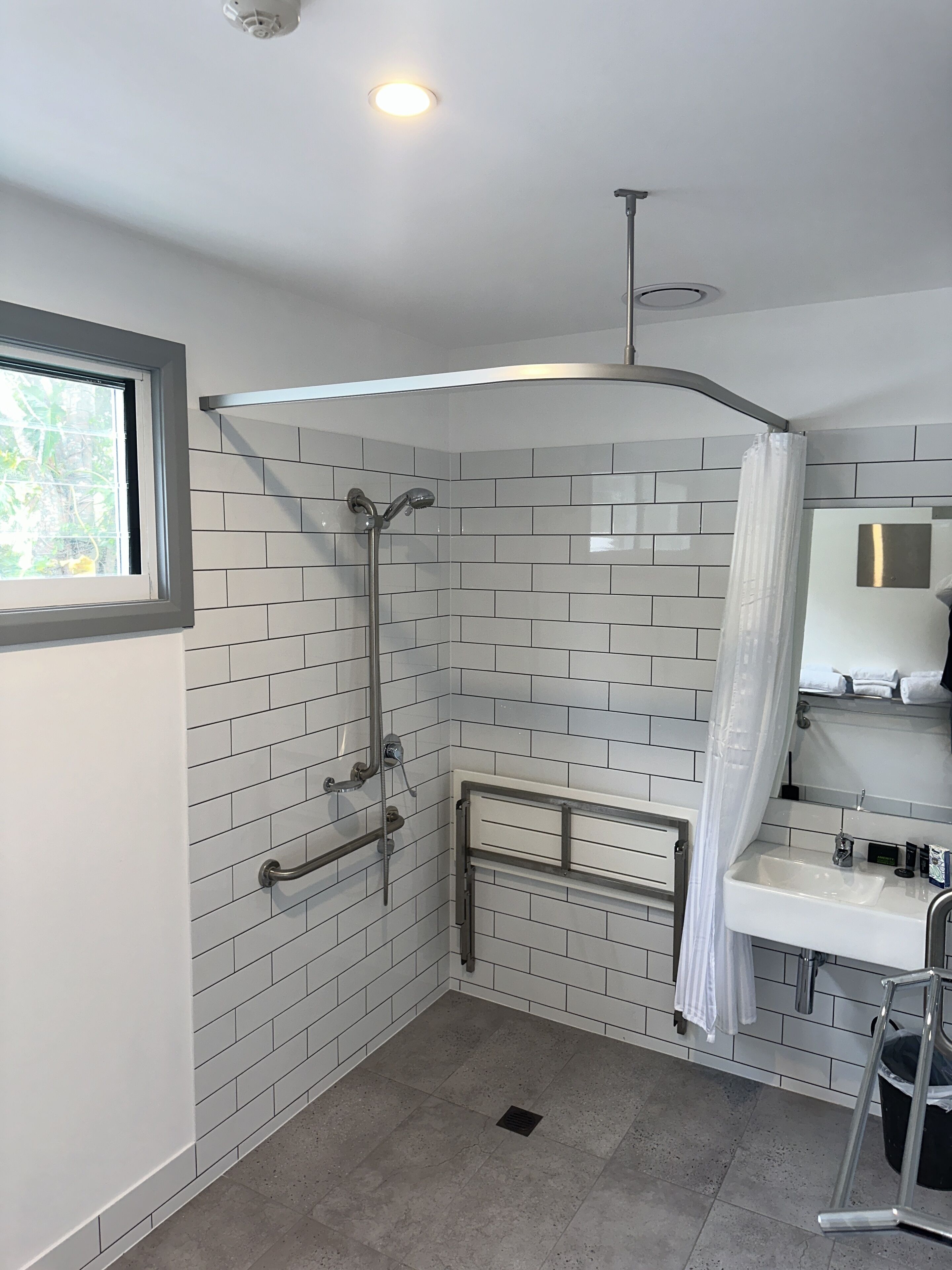 design room, 1 queen bed, accessible | bathroom | free toiletries, hair dryer, towels