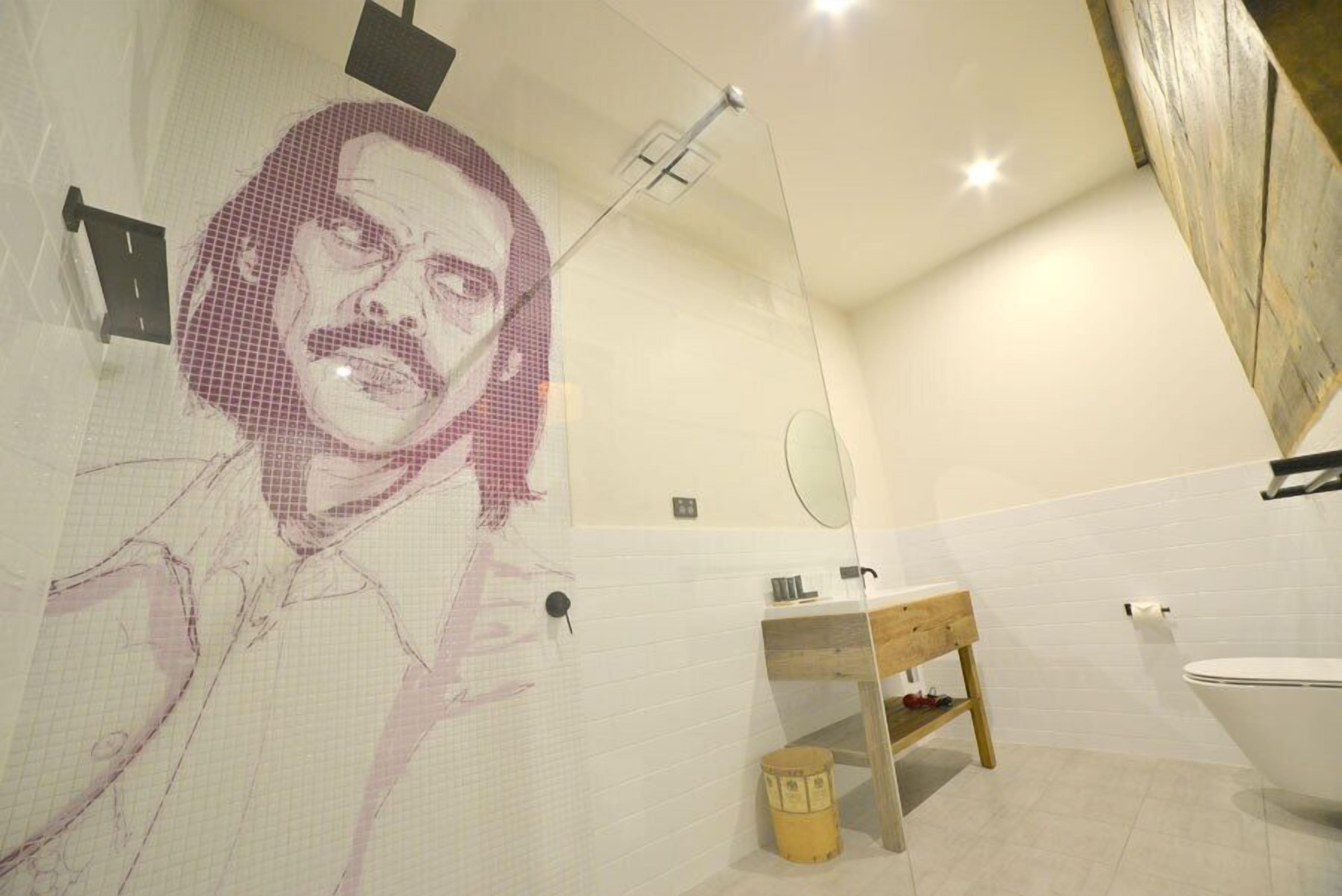 cave queen room | bathroom | free toiletries, hair dryer, towels