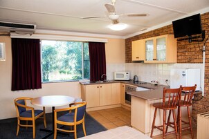 Habitación familiar | Servicio de comidas en la habitación