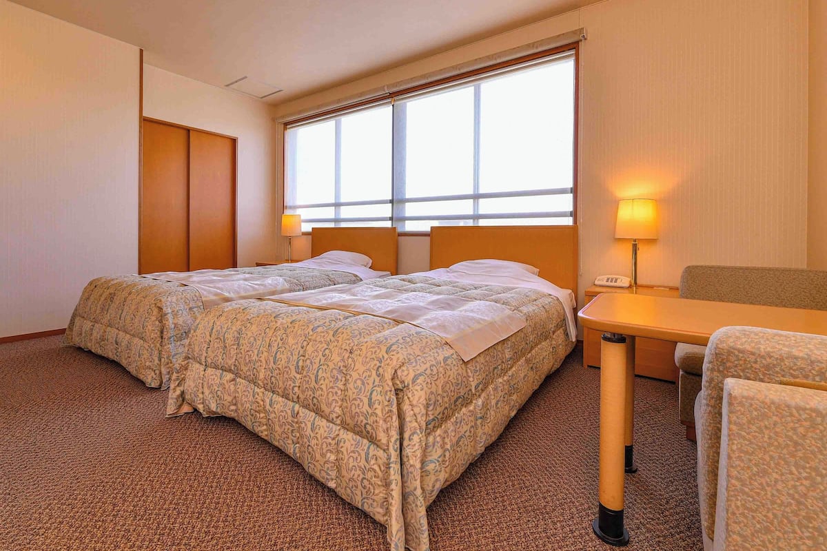 Universal Twin Room - 15.6sqm, Non Smoking | In-room safe, free WiFi, bed sheets