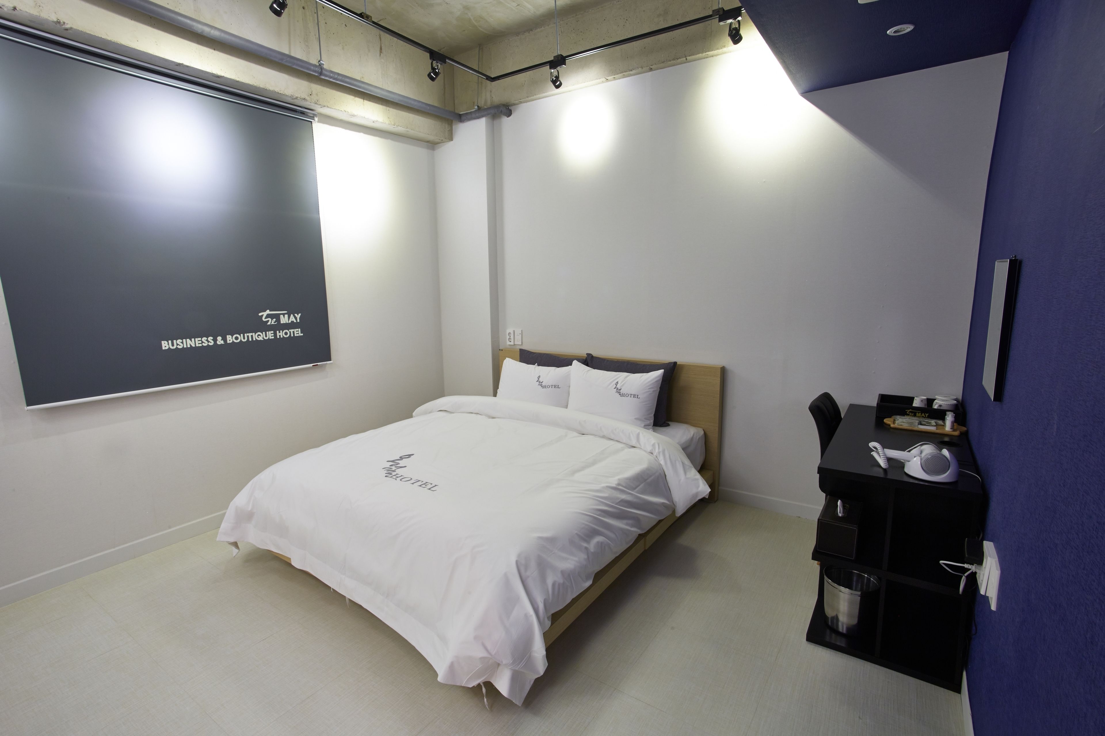 business double room | premium bedding, down duvets, desk, blackout curtains