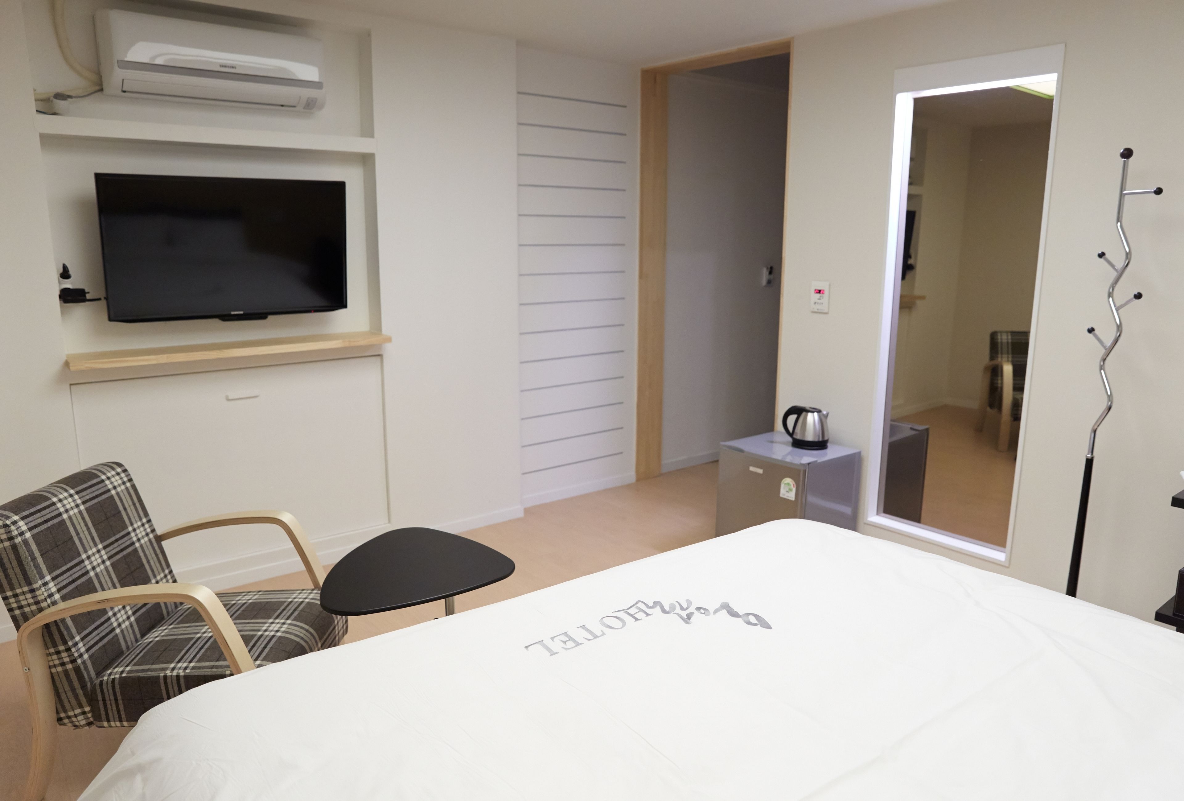 deluxe double room | premium bedding, down duvets, desk, blackout curtains