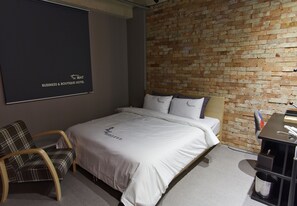 디럭스 더블룸 | 욕실 | 고급 세면용품, 헤어드라이어, 목욕가운, 슬리퍼