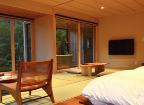 Premium bedding, in-room safe, blackout drapes, free WiFi - Tatsuta Ryokan (Izu)