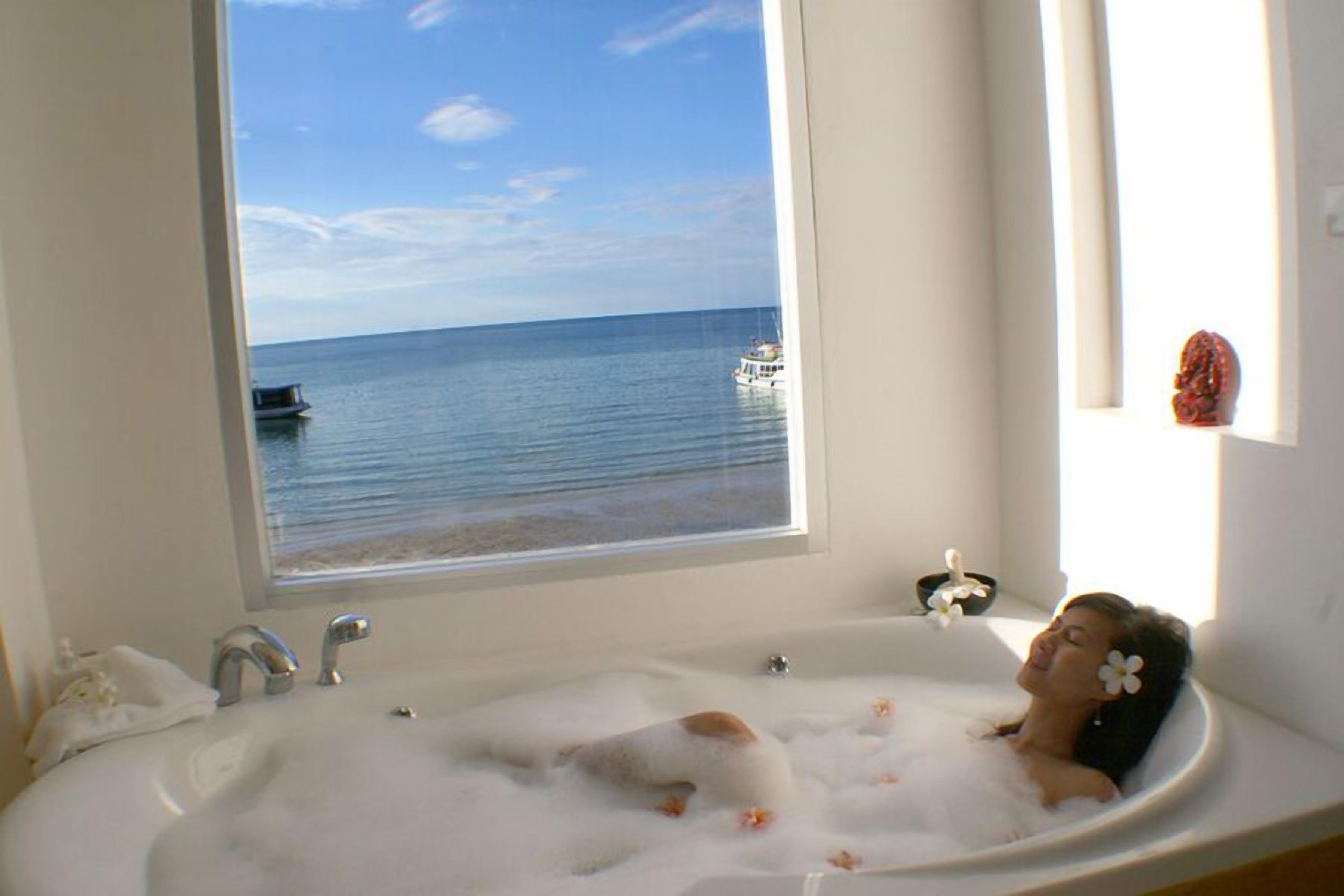 deep-soaking bathtub