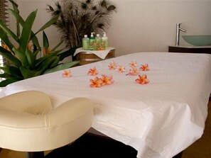 Tiefengewebe-Massagen, Thai-Massagen, Massageanwendungen