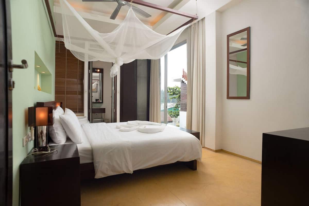 Suite de diseñador, vista a la montaña | Ropa de cama hipoalergénica y caja de seguridad en la habitación