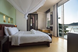 Hypo-allergenic bedding, in-room safe, individually decorated - Mandalai Hotel (Ko Pha-ngan)