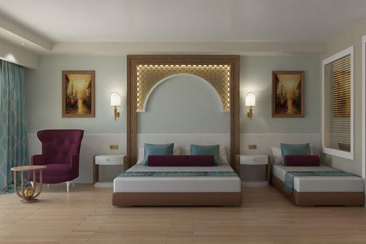 1 bedroom, premium bedding, free minibar items, desk