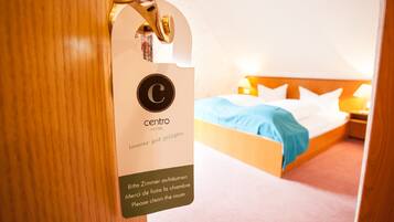 3 bedrooms, in-room safe, desk, laptop workspace