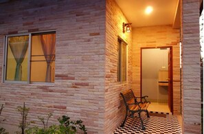 Standard Air Con | Desk, laptop workspace, blackout drapes, free WiFi - Canal Resort (Sa Khu)