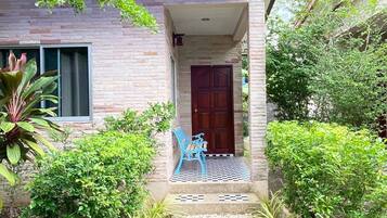 Standard Air Con | Blick auf den Innenhof