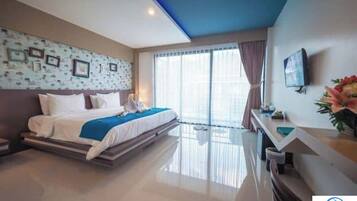 Chambre Supérieure Double ou avec lits jumeaux, vue piscine | Minibar, coffres-forts dans les chambres, bureau, rideaux occultants