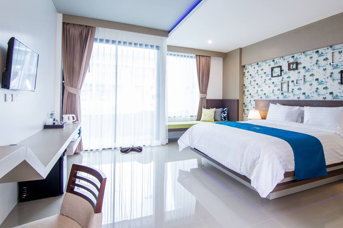 Minibar, két bảo mật tại phòng, bàn, màn/rèm cản sáng 