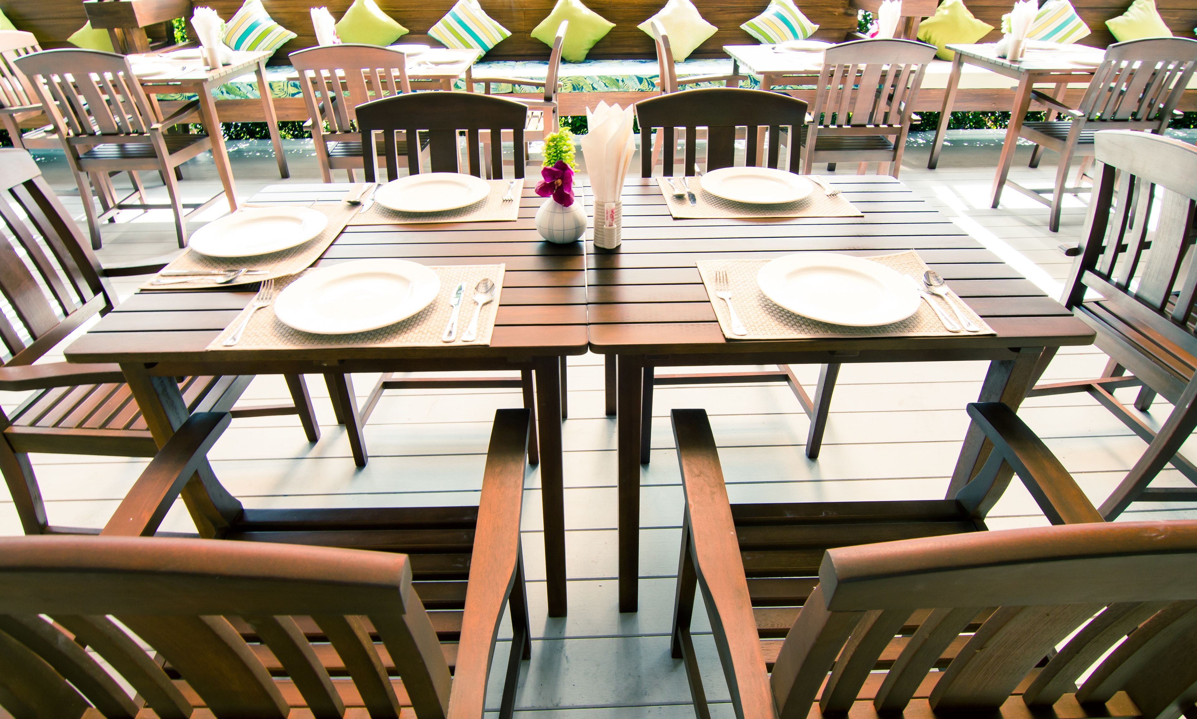 breakfast, lunch, dinner served; international cuisine