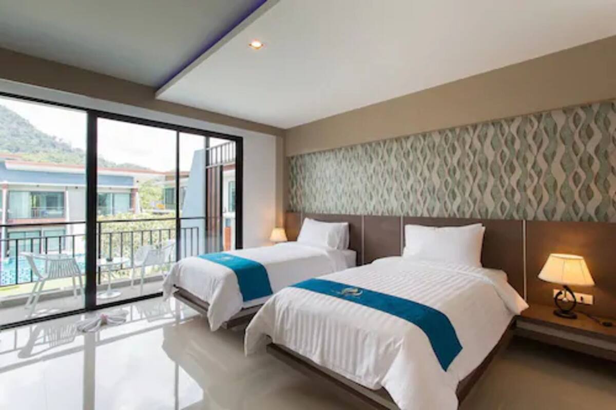 Phòng đôi hoặc 2 giường đơn Superior, quang cảnh hồ bơi | Minibar, két bảo mật tại phòng, bàn, màn/rèm cản sáng 
