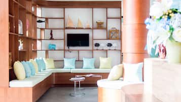 Área de estar no saguão