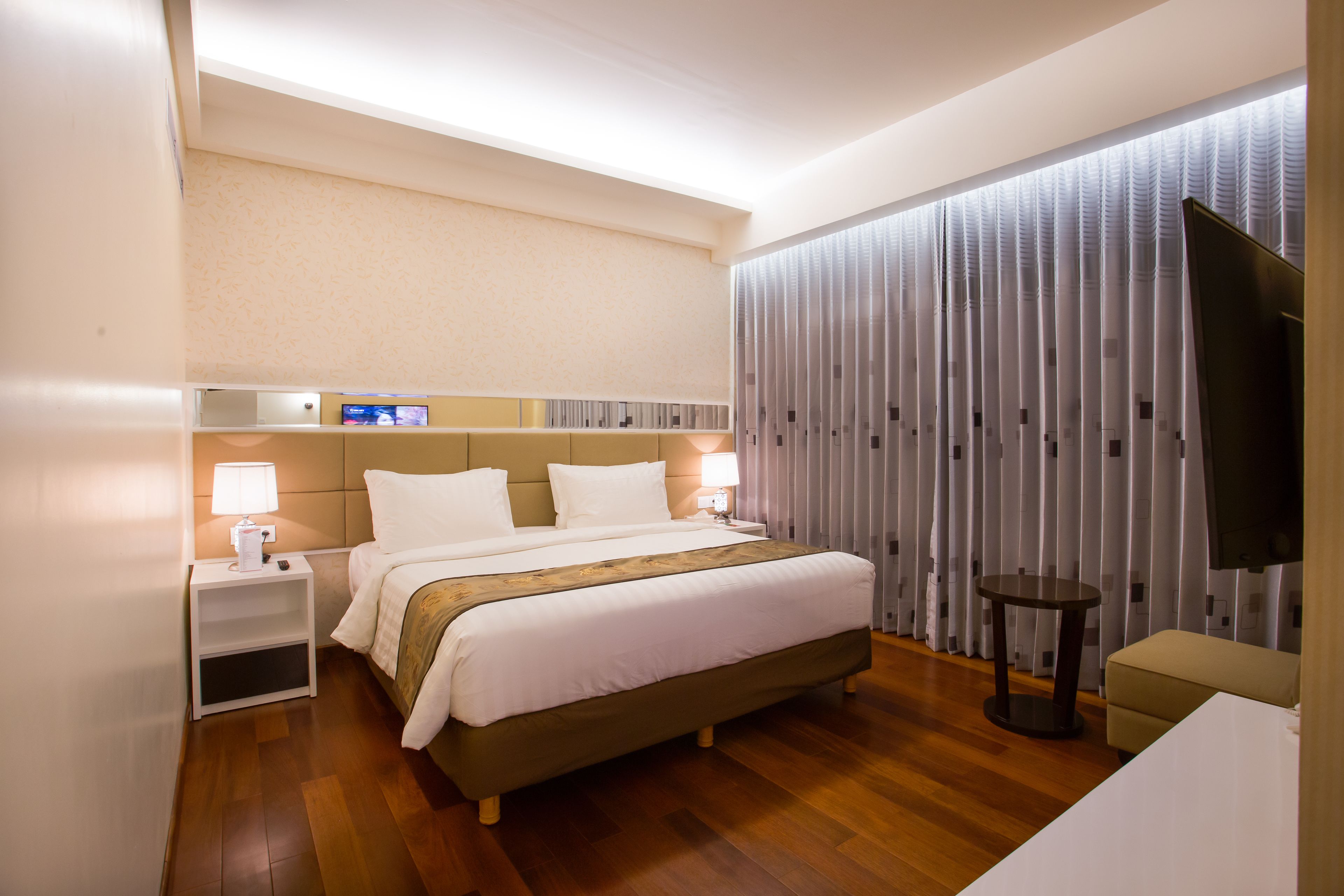 suite, 1 double bed | 1 bedroom, premium bedding, in-room safe, desk