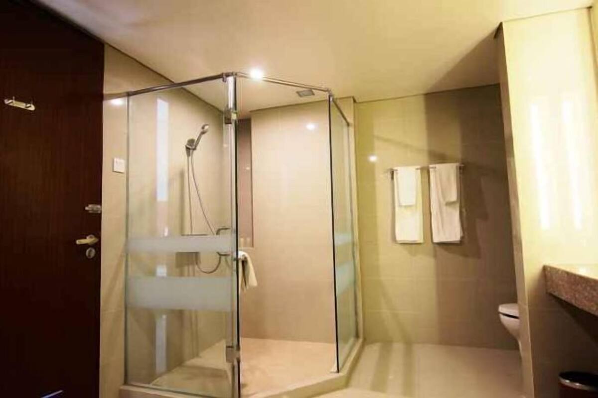 Bathroom | Free toiletries, hair dryer, slippers, towels