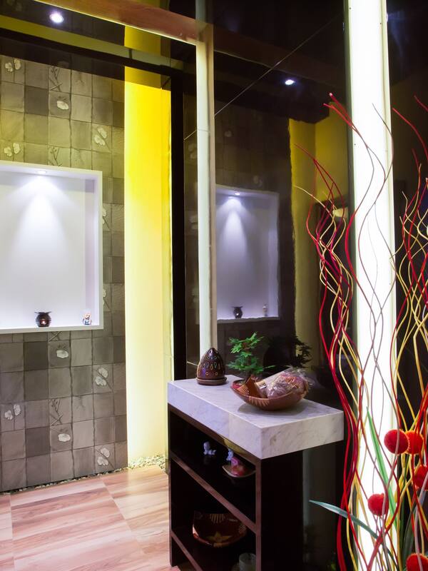 Couples treatment rooms, sauna, hot tub, steam room, body treatments
