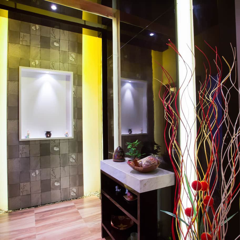 Couples treatment rooms, sauna, hot tub, steam room, body treatments