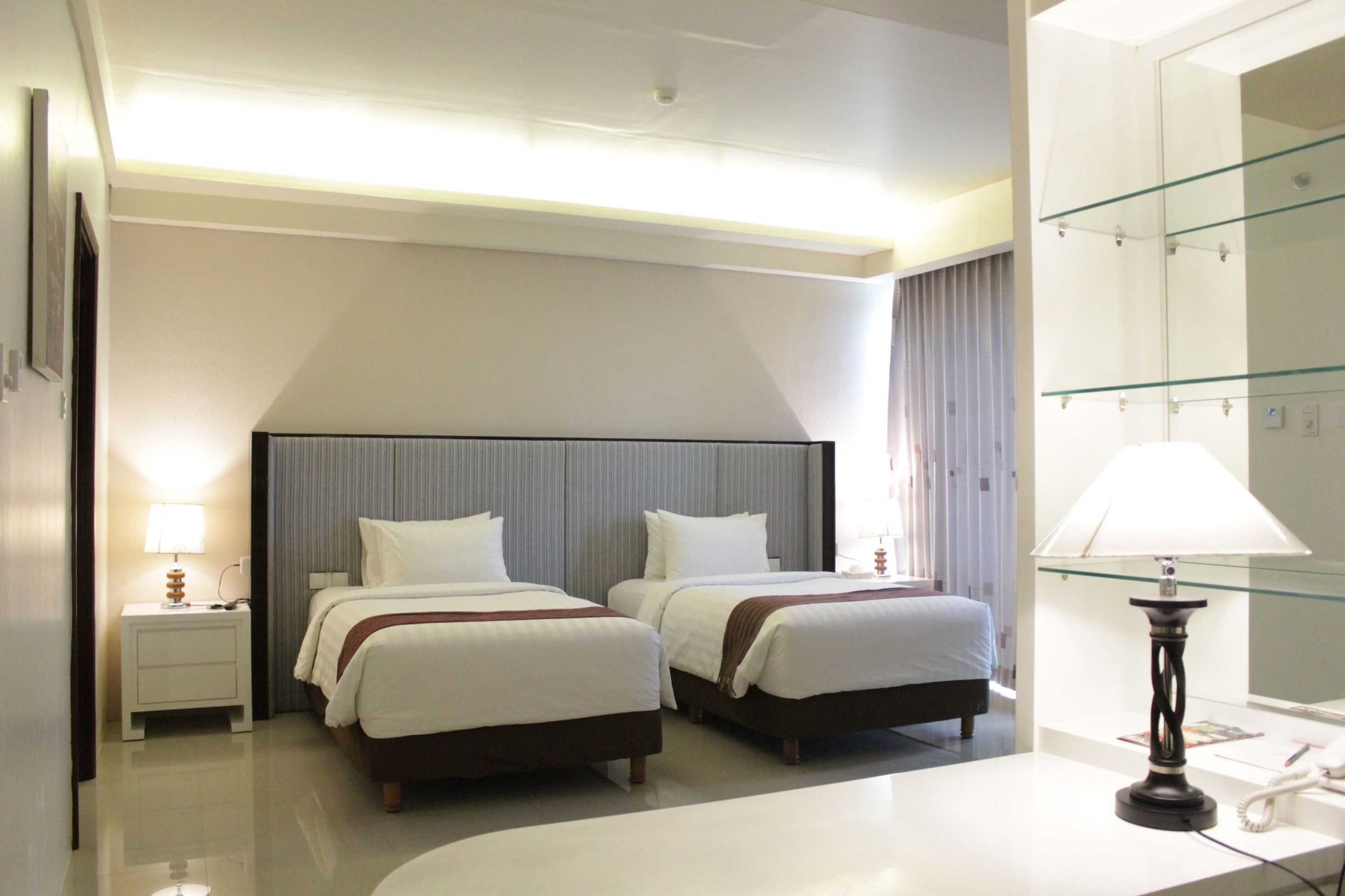 junior suite, 2 single beds, non smoking | 1 bedroom, premium bedding, in-room safe, desk