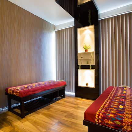 Couples treatment rooms, sauna, hot tub, steam room, body treatments