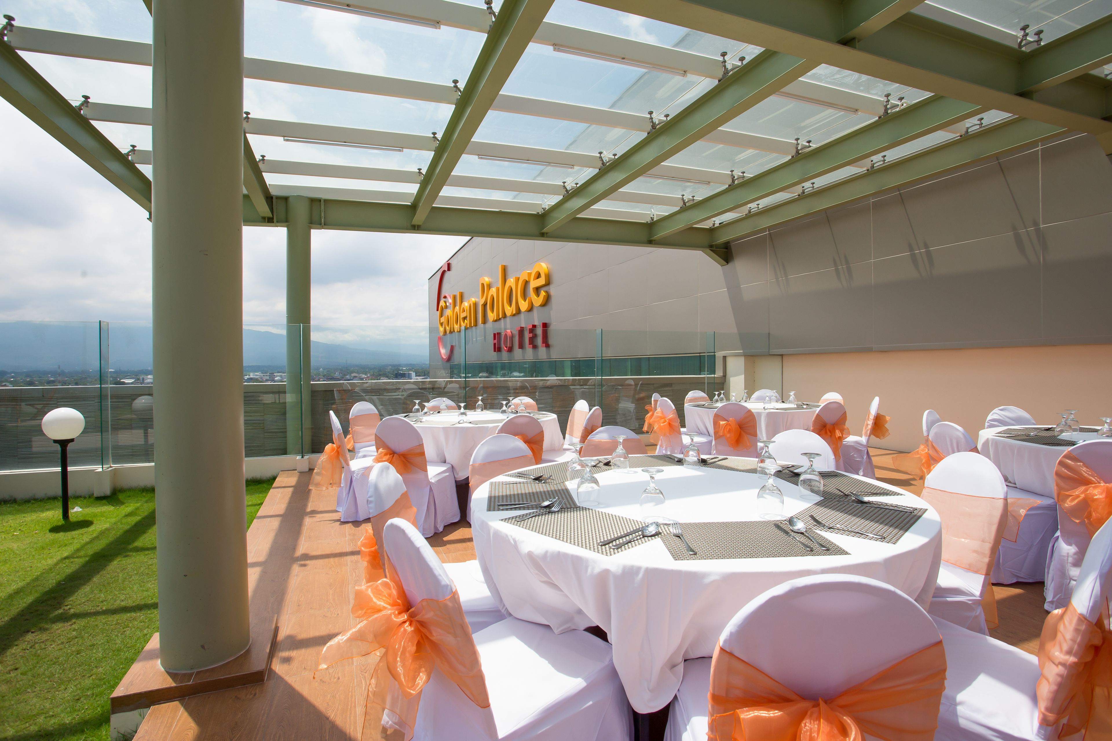 2 restaurantes: opção de café da manhã, almoço e jantar