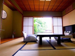 In-room safe, free WiFi, bed sheets