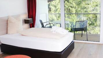 Single Room | In-room safe, desk, soundproofing, cribs/infant beds