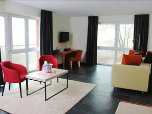 家庭套房 | 起居区 | 平板电视