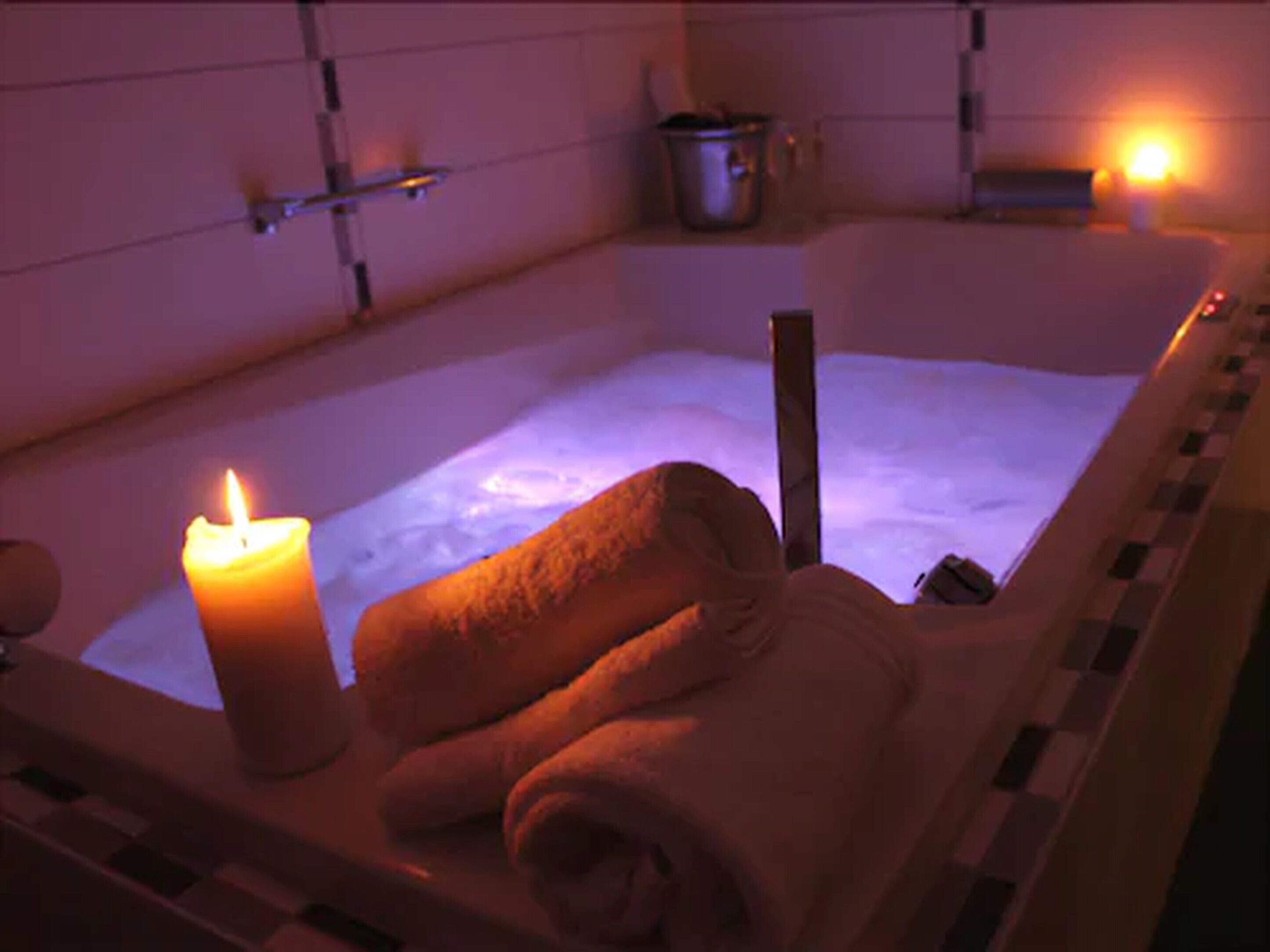 deluxe suite, jetted tub (superior) | jetted bathtub