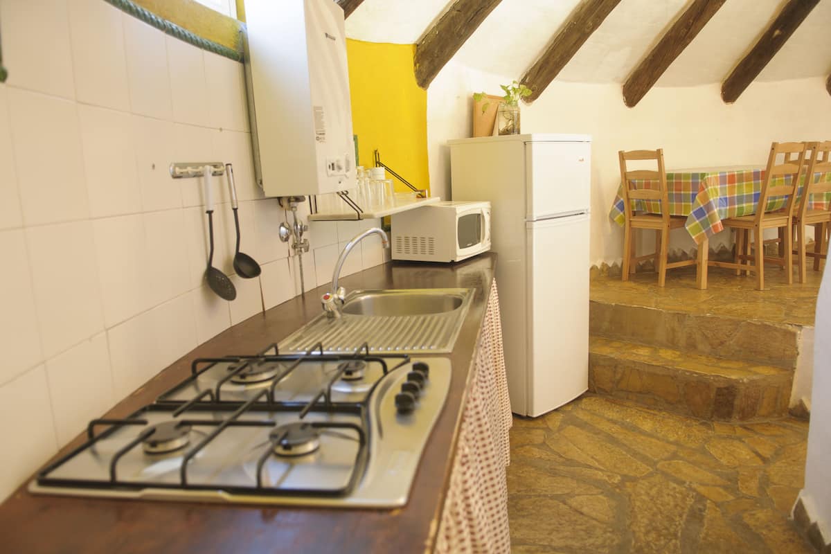 cabin (10 pax) | private kitchen | full-sized fridge, microwave, stovetop, coffee/tea maker