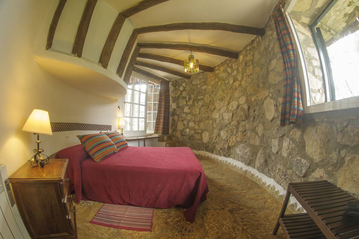 cabin (10 pax) | 2 bedrooms, premium bedding, desk, free cots/infant beds