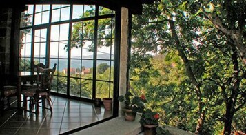 Café da manhã com buffet grátis todos os dias