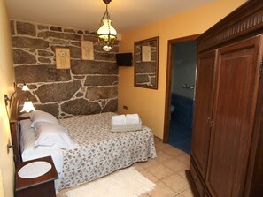 Blackout curtains, iron/ironing board, free WiFi, bed sheets - Casa Torre Vella (Bueu)