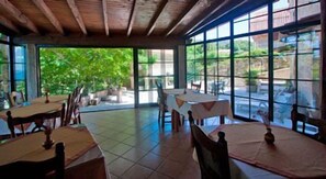 Free daily buffet breakfast  - Casa Torre Vella (Bueu)