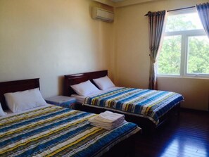 Habitación cuádruple | Minibar, escritorio, wifi gratis
