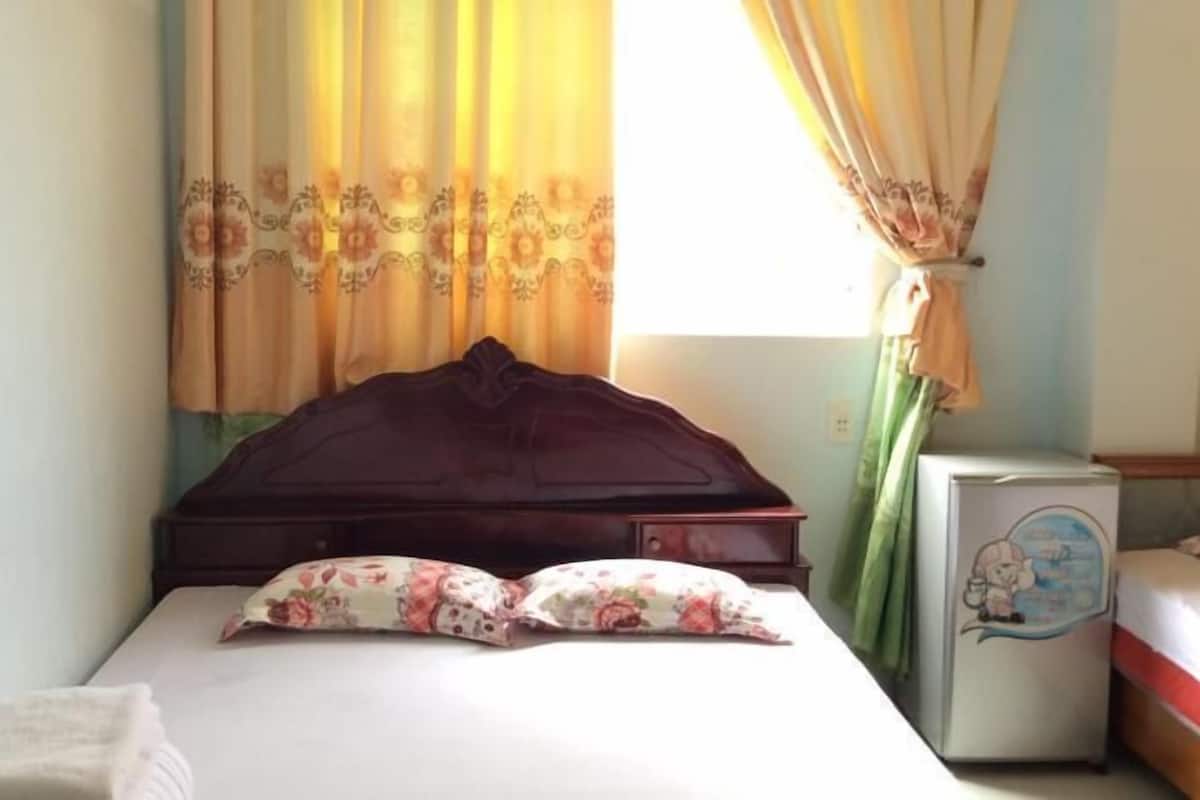 Triple Room | Minibar, desk, free WiFi