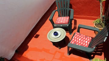 Habitación triple tradicional, terraza | Terraza o patio