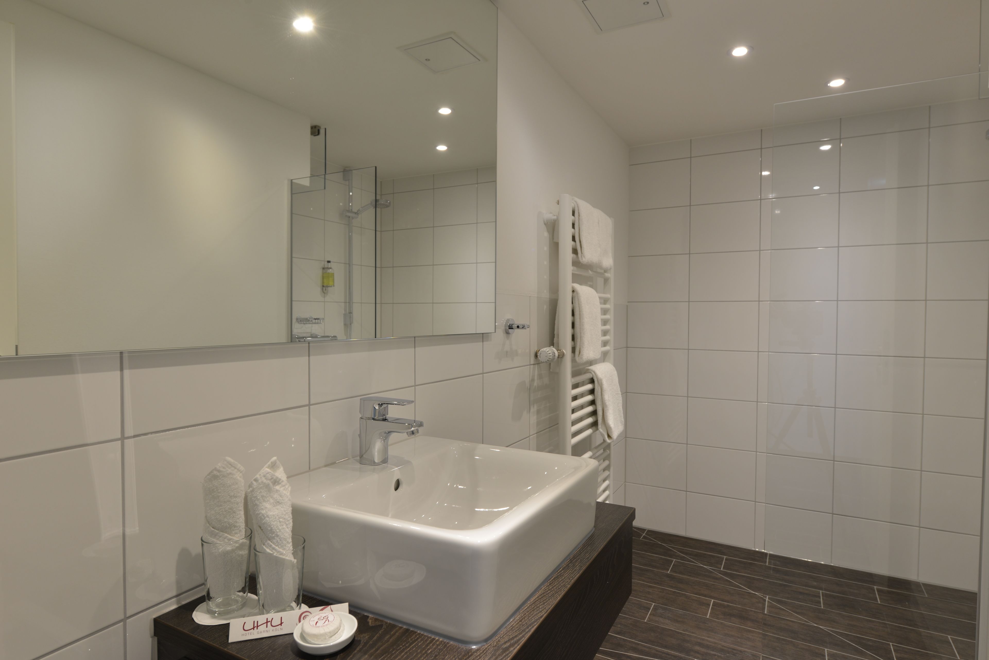 basic quadruple room (suterain) | bathroom shower