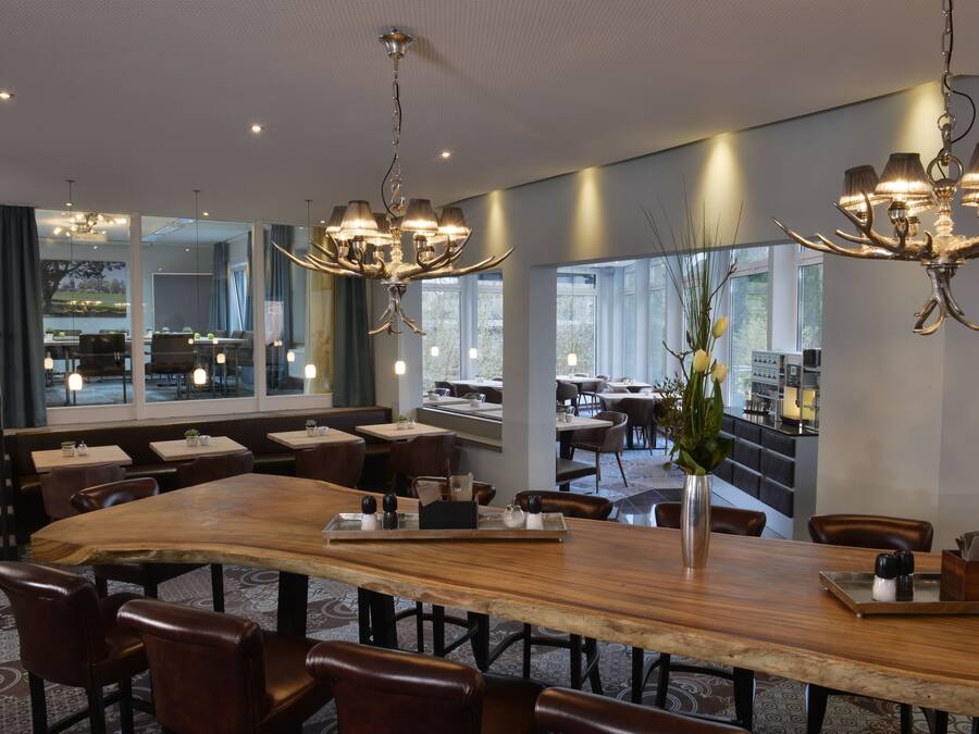 Café da manhã com buffet grátis todos os dias