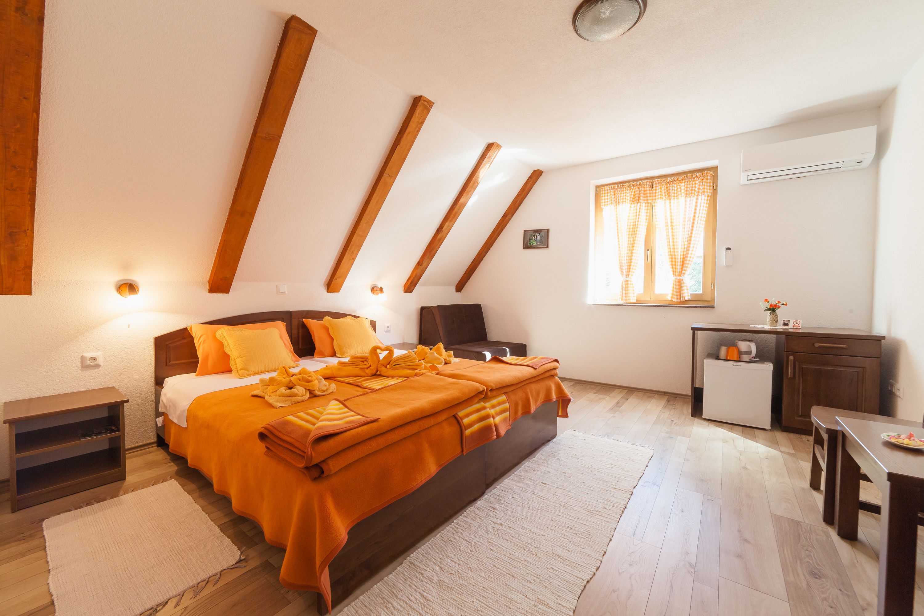 Deluxe Double Room, Mountain View | 1 bedroom, premium bedding, in-room safe, desk