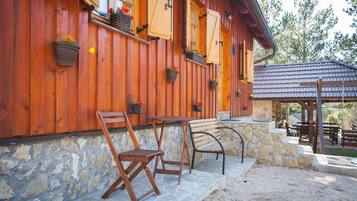 House, 2 Bedrooms, Balcony, Mountain View | 1 bedroom, premium bedding, in-room safe, desk