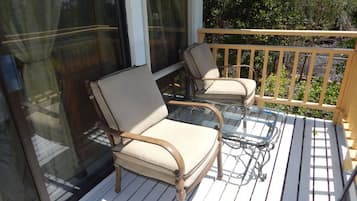 Deluxe Room, 1 Queen Bed, Private Bathroom (Master) | Balcony