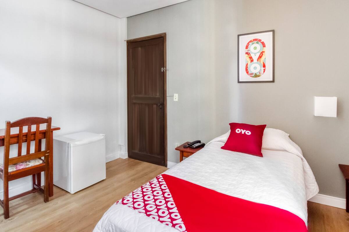 Single Room | Minibar, desk, iron/ironing board (on request), WiFi (free)