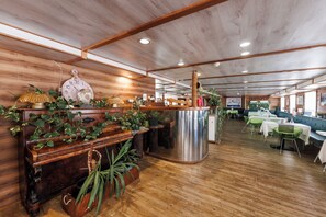 Cucina mediterranea, con vista sul mare