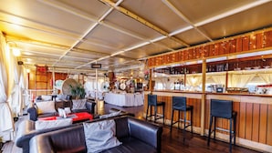 酒吧（店内）