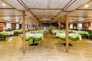 Cocina mediterránea con vista al mar 